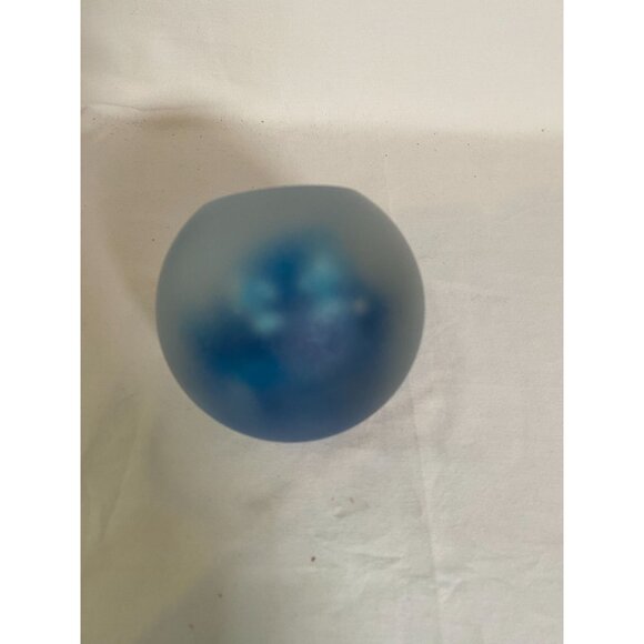 Two Dolphins inside Frosted glass paperweight - Picture 4 of 6